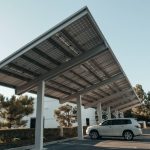 Budget, permis, matériaux : tout savoir avant d’installer un carport chez soi